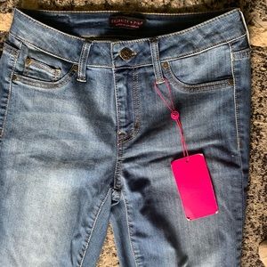 NWT Celebrity Pink Medium Wash Skinny Jeans